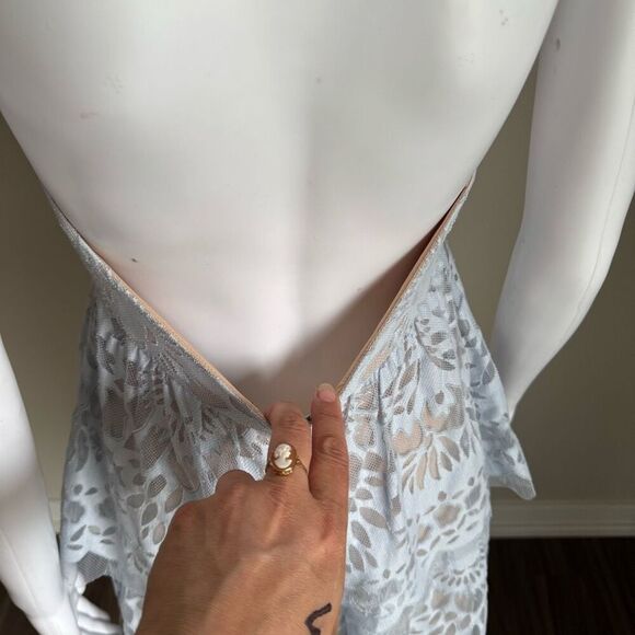 BCBGMAXAZRIA Blue Ruffle Lace Halter Dress - Picture 6 of 10